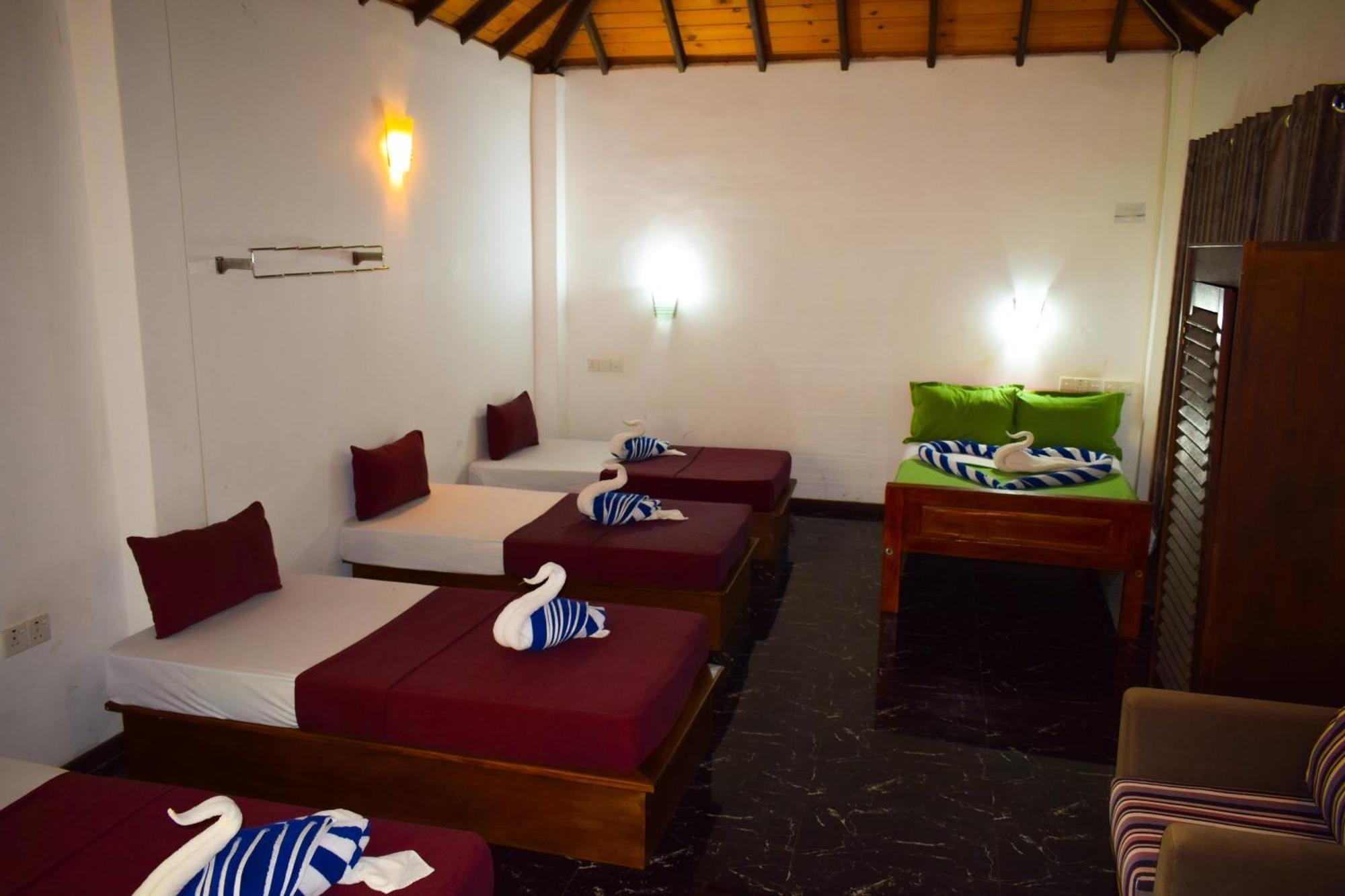 Hotel Green Garden Trincomalee Ngoại thất bức ảnh