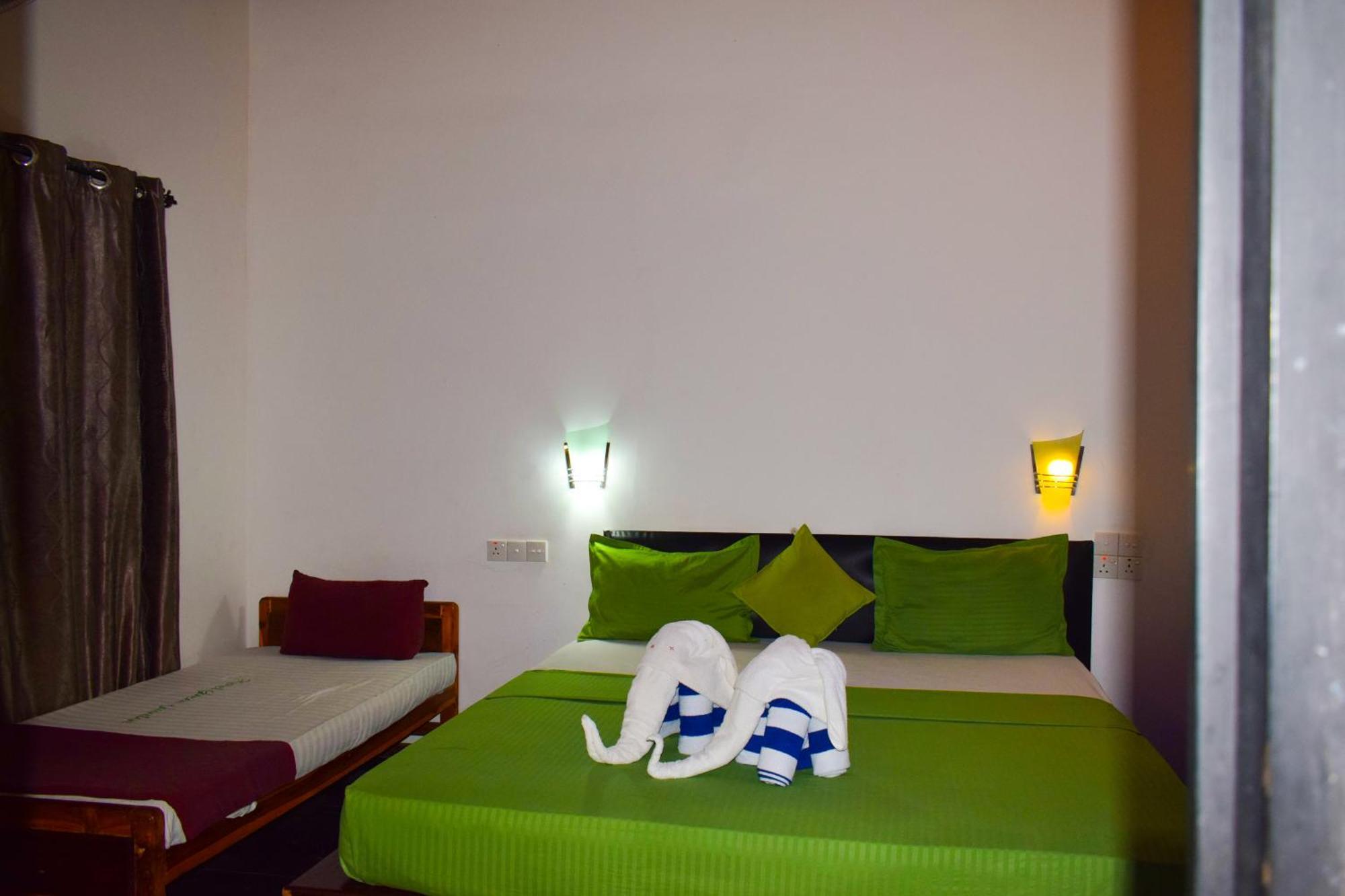 Hotel Green Garden Trincomalee Ngoại thất bức ảnh