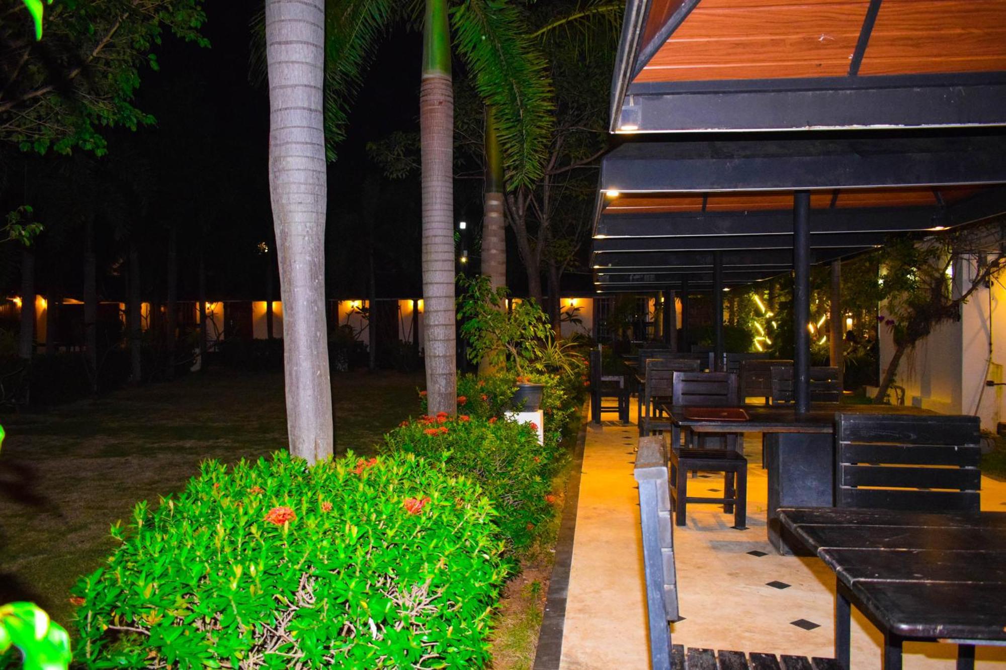 Hotel Green Garden Trincomalee Ngoại thất bức ảnh