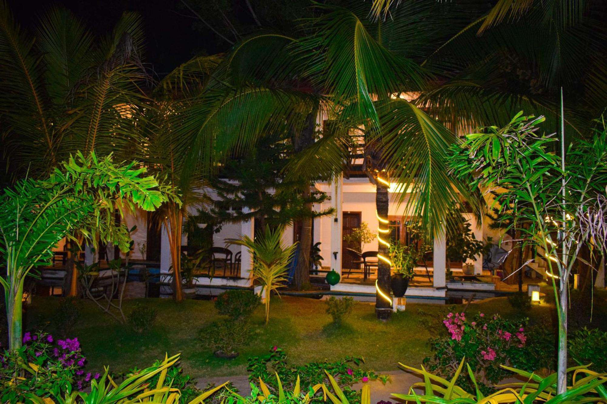 Hotel Green Garden Trincomalee Ngoại thất bức ảnh